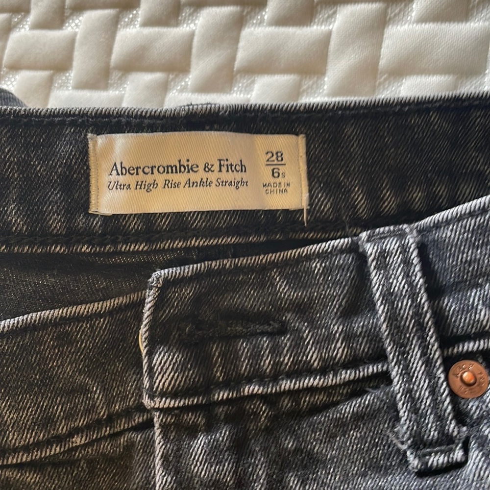 Abercrombie & Fitch ultra high rise ankle straight